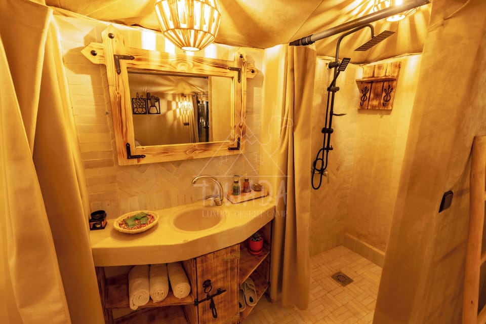 Luxury Triple Room | Bathroom | Shower, free toiletries, towels, soap