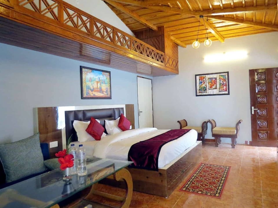 Family Room, City View | Desk, free WiFi