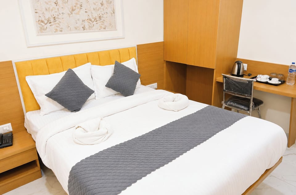 Executive Double Room, Air conditioning | Hypo-allergenic bedding, desk, soundproofing, free WiFi