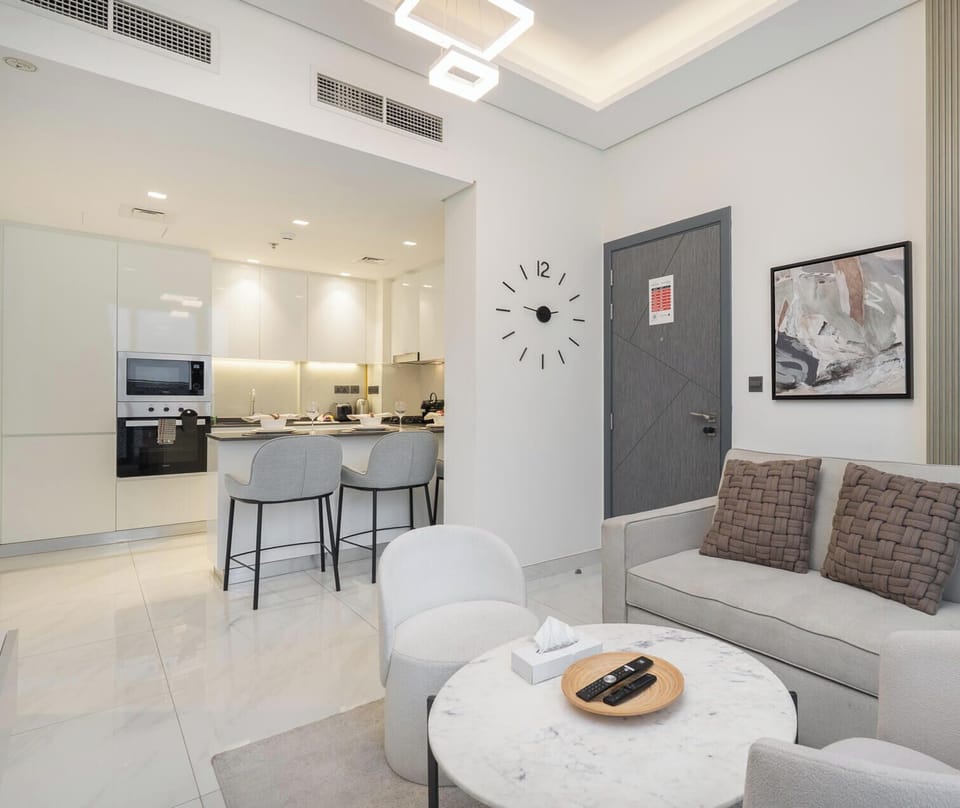 Deluxe Apartment, Balcony, City View | Living area