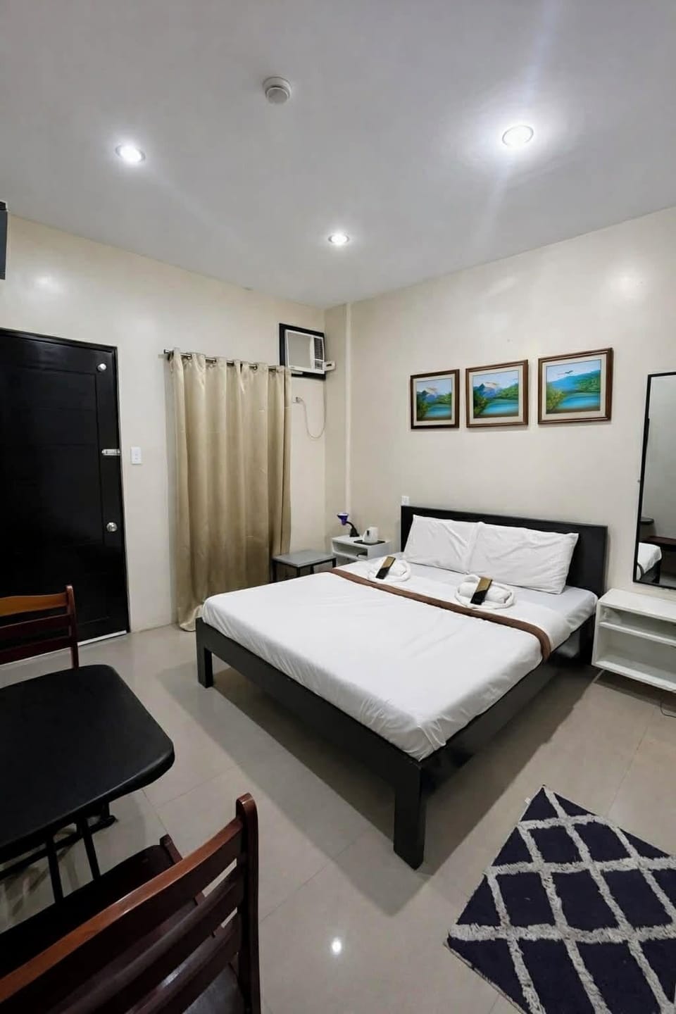 Deluxe Room | Desk, free WiFi