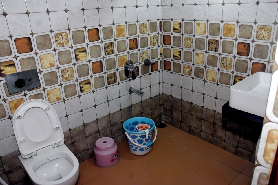 Single Room, City View | Bathroom | Shower, free toiletries, towels