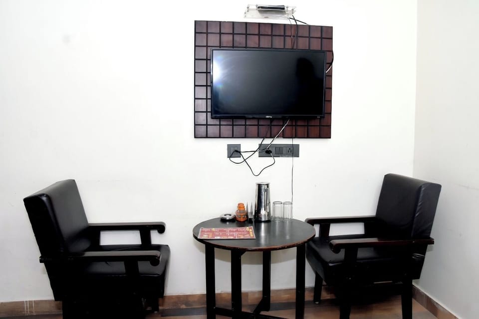 Double Room, City View | Desk, free WiFi