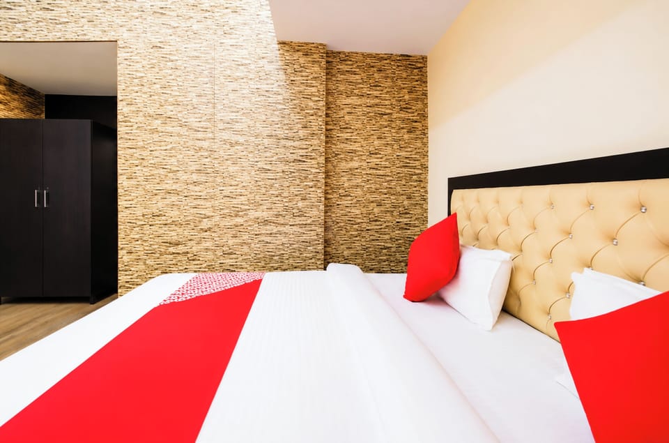 Classic Double Room, Air conditioning | Hypo-allergenic bedding, desk, soundproofing, free WiFi