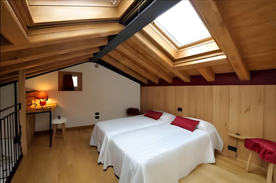 Wood, Interior Design, Ceiling, Flooring, Floor, Home, Apartment, Bedroom, Bed, Room