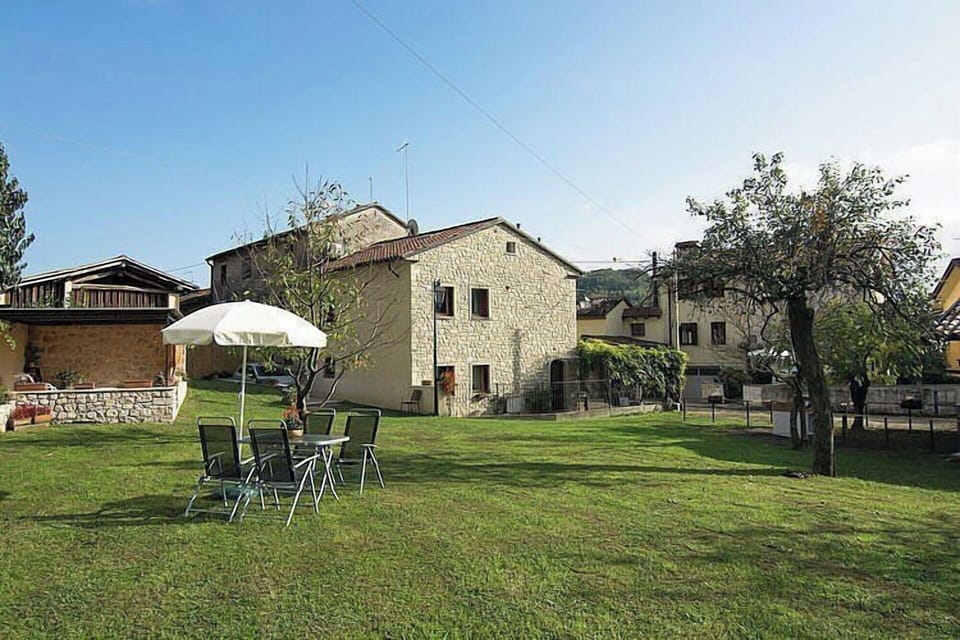 House, Residential Area, Home, Land Lot, Human Settlement, Rural Area, Cottage, Lawn, Yard, Estate