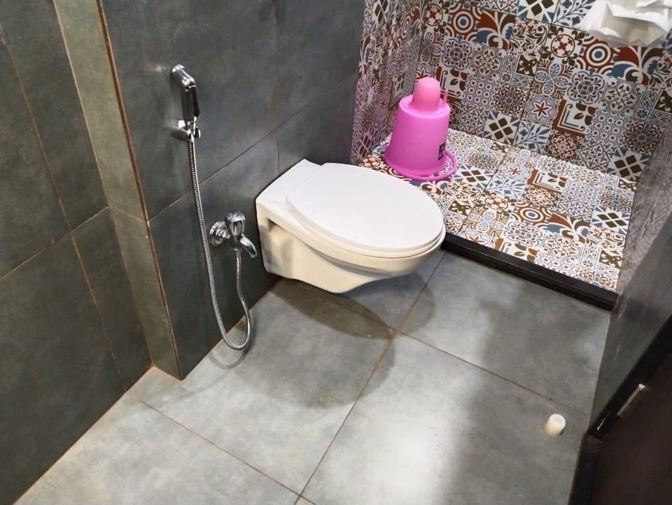 Deluxe Double Room, City View | Bathroom | Shower, free toiletries, towels