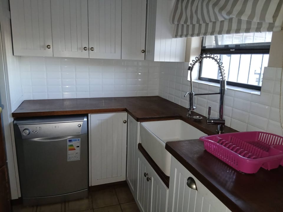 House, 3 Bedrooms, Accessible, Smoking | Interior
