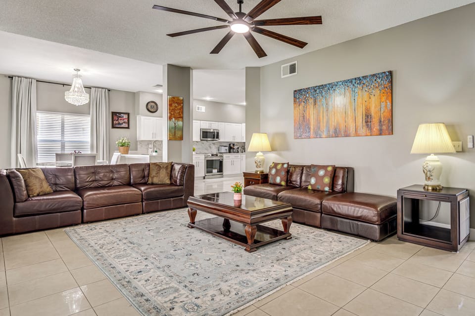 House (5 Bedrooms) | Interior
