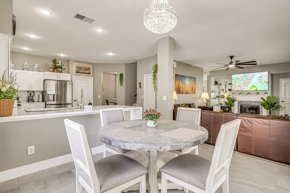 House (5 Bedrooms) | Interior