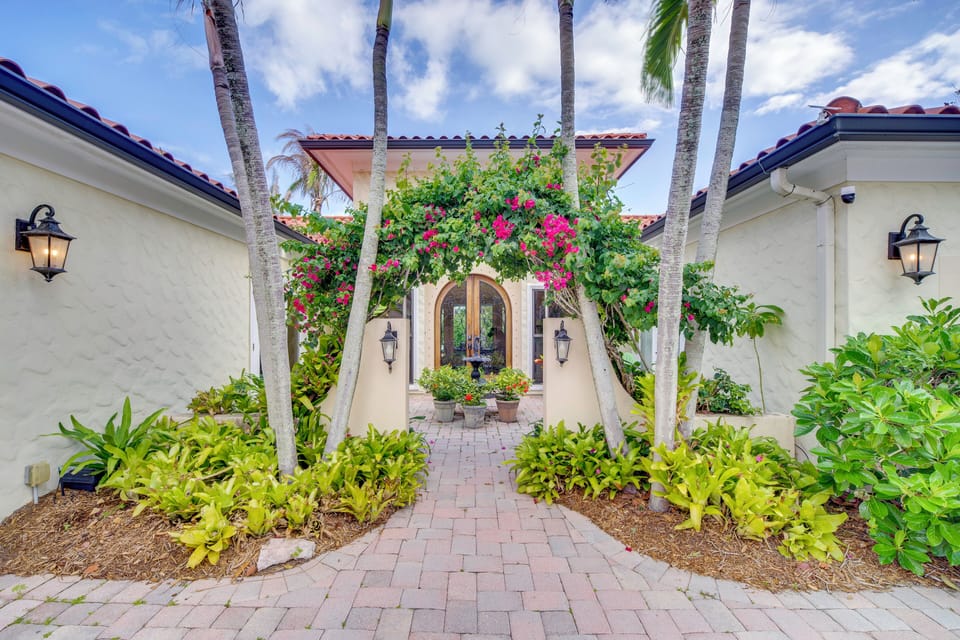 House (4 Bedrooms) | Front of property