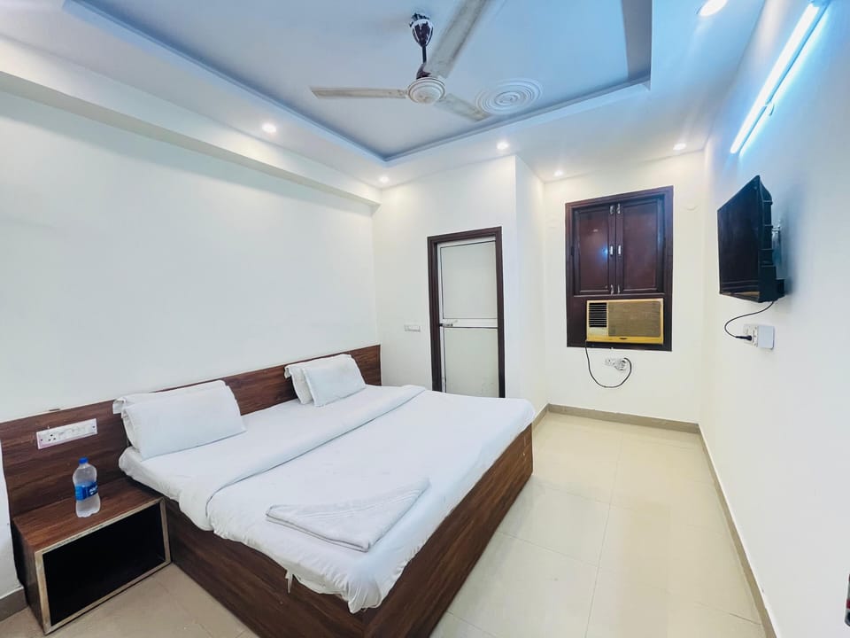 Deluxe Double Room, Balcony, City View | In-room safe, iron/ironing board, free WiFi