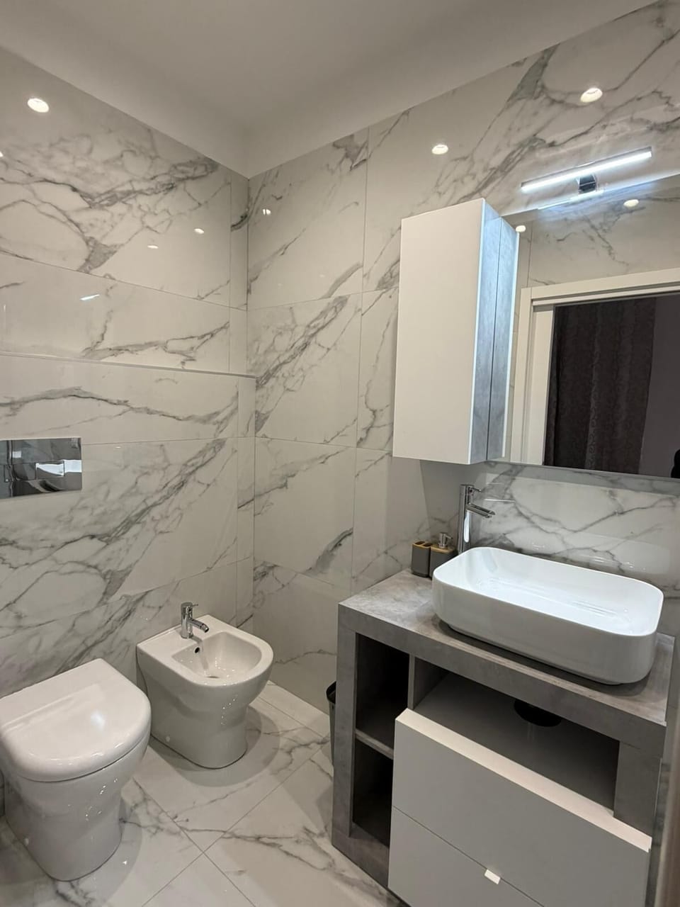 Deluxe Double Room, Balcony | Bathroom | Shower, hair dryer, towels, soap