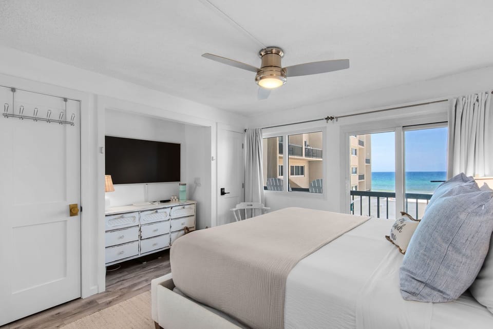 Pinnacle Port A140 Master bedroom w Gulf views
