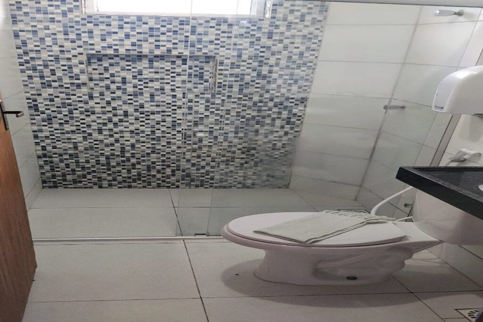 Shower, free toiletries, towels, soap