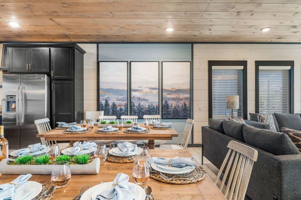 Your open-plan living space features wooded views through panoramic windows, perfect for memorable meals and relaxing evenings together.