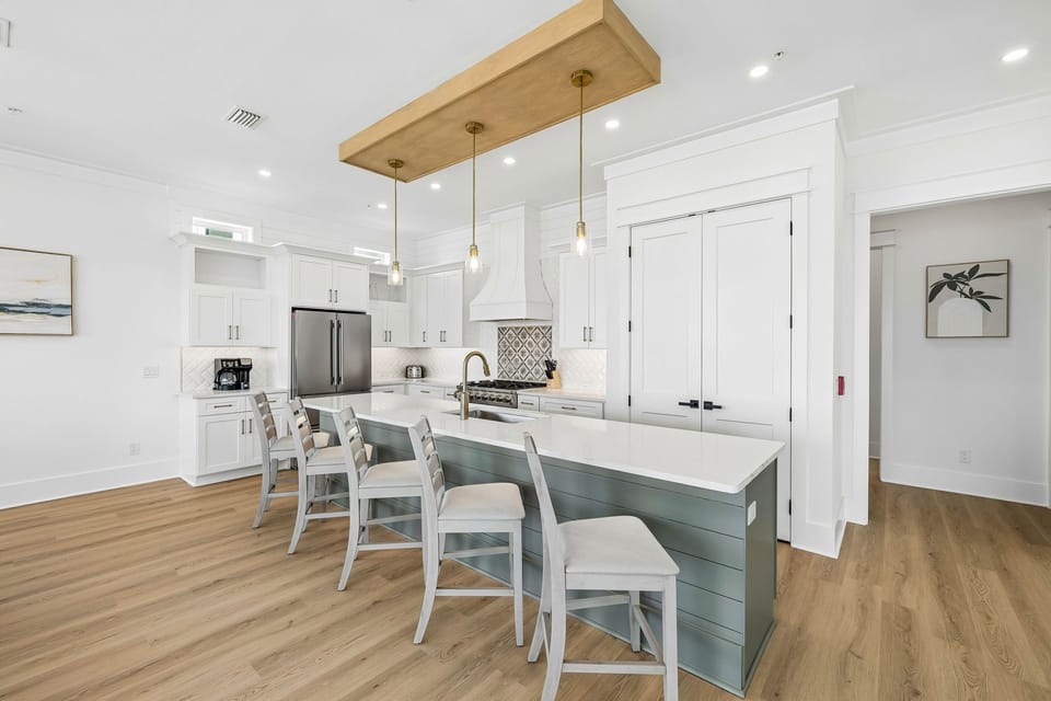 Spacious & Fully Equipped Gourmet Chef's Kitchen