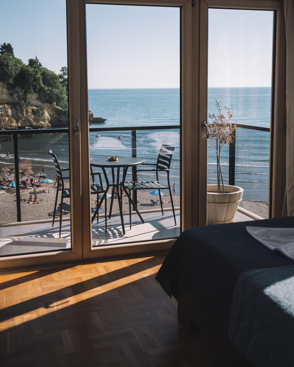 Premium bedding, minibar, blackout drapes, soundproofing