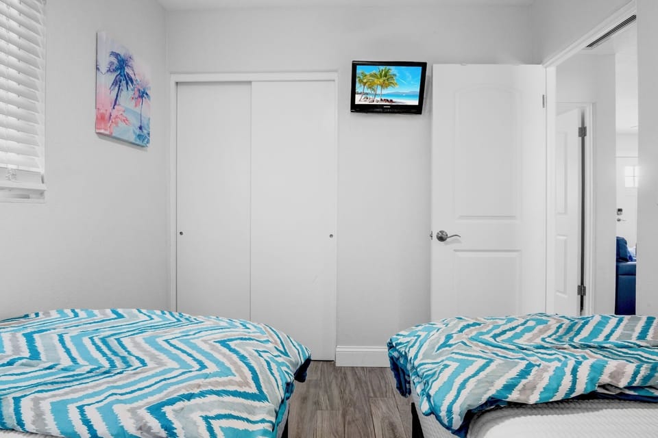 Second Bedroom, Two Twin Beds