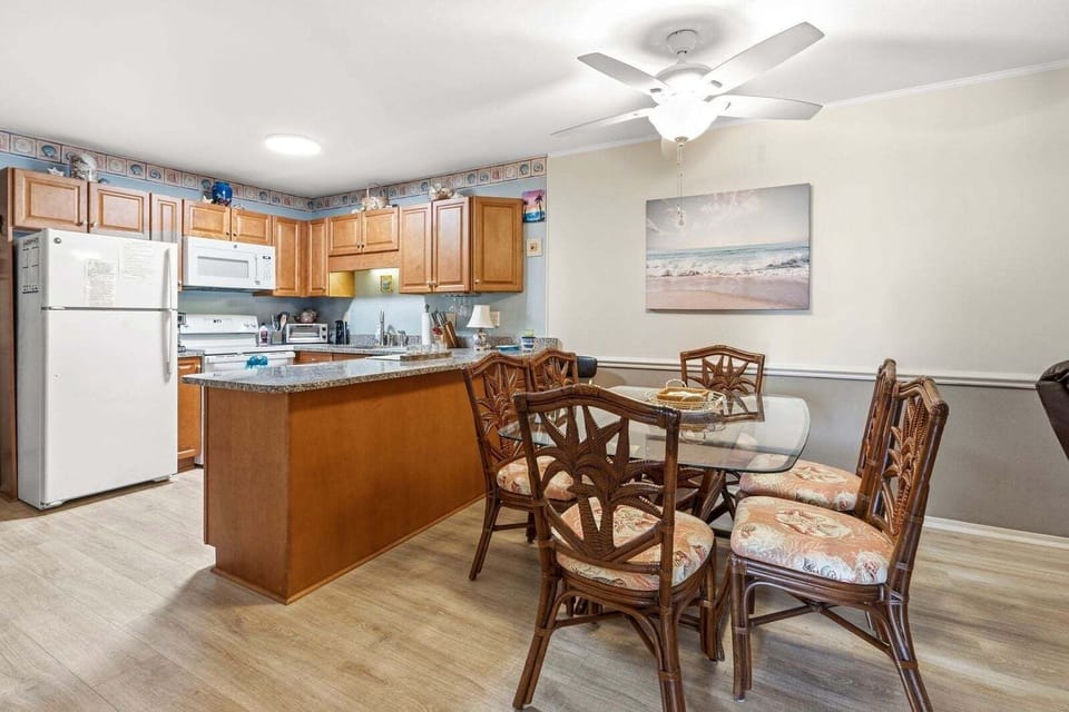 Indoors, Architecture, Building, Dining Room, Dining Table