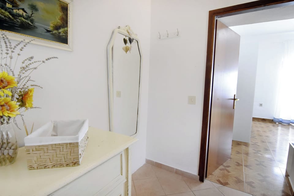 Apartment, 1 Bedroom, Patio, Garden View | Interior