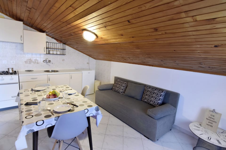 Apartment, 1 Bedroom, Balcony, Garden View | Living room