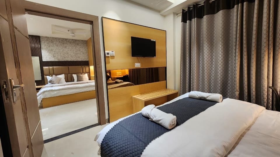 Luxury Suite, 2 Bedrooms, Non Smoking, City View | In-room safe, desk, laptop workspace, soundproofing