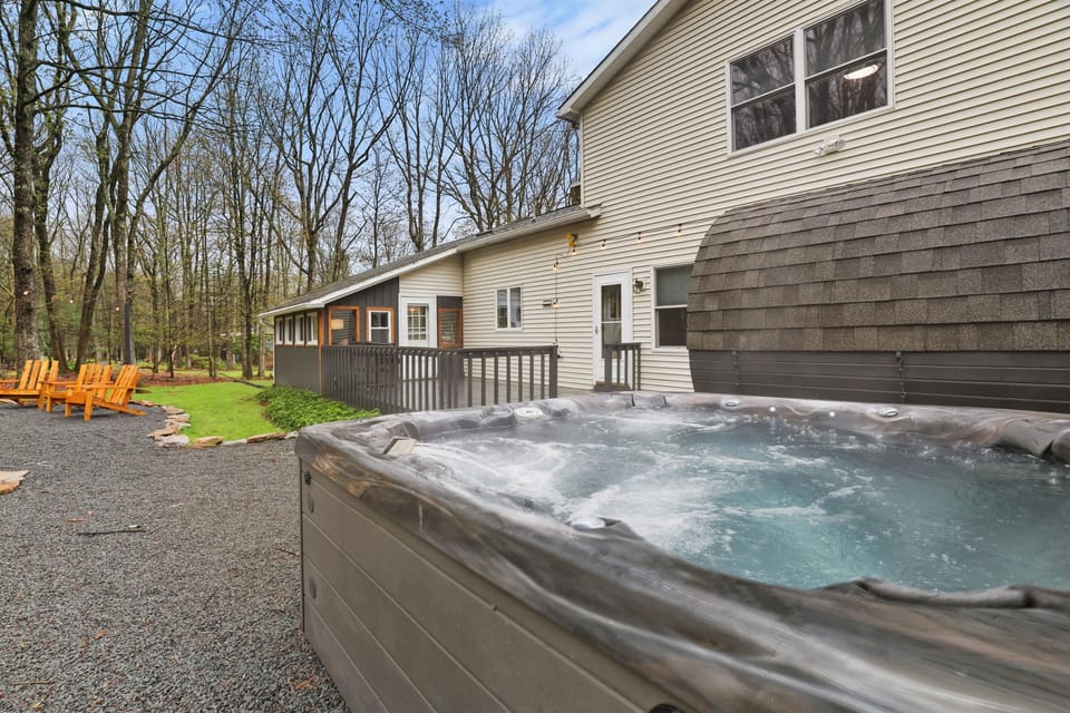 8 person Master Spas hot tub