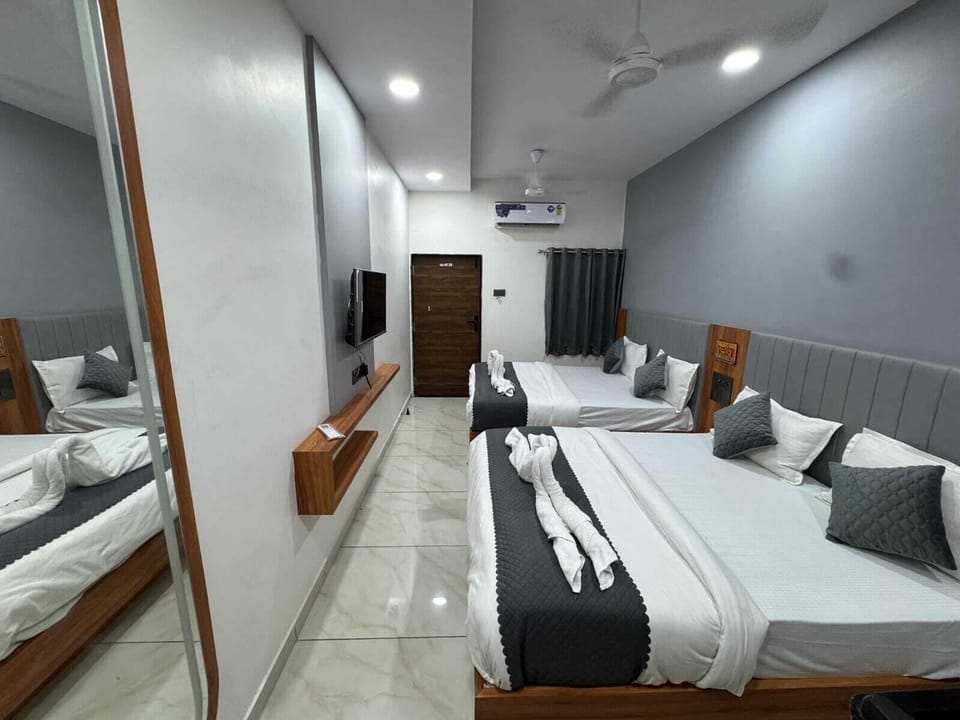 Room | Desk, laptop workspace, free WiFi