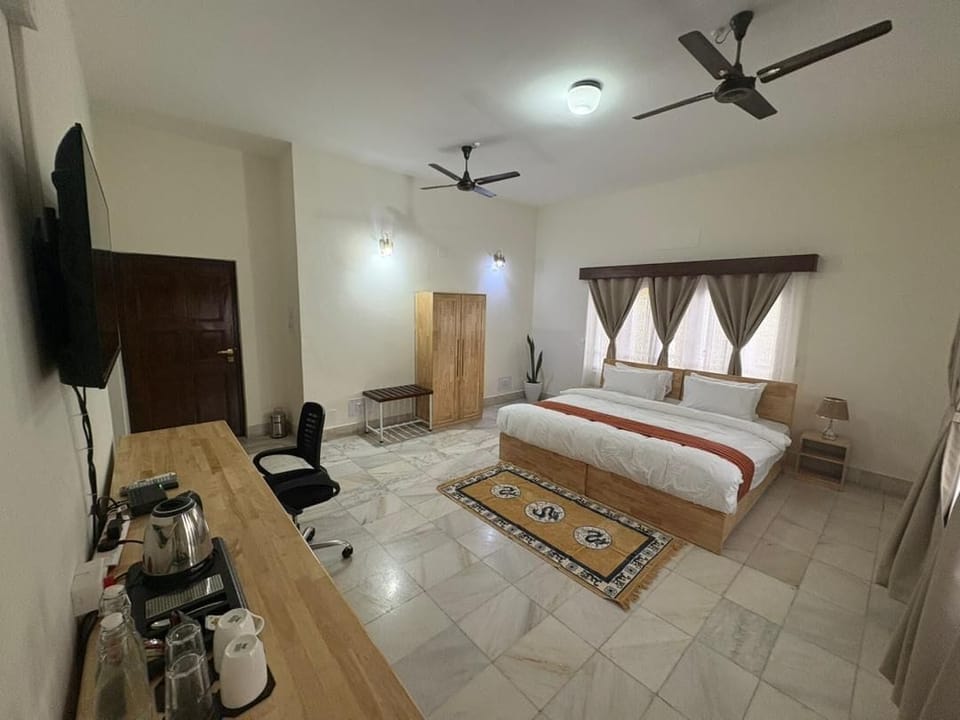 Deluxe Double or Twin Room | Iron/ironing board, free WiFi