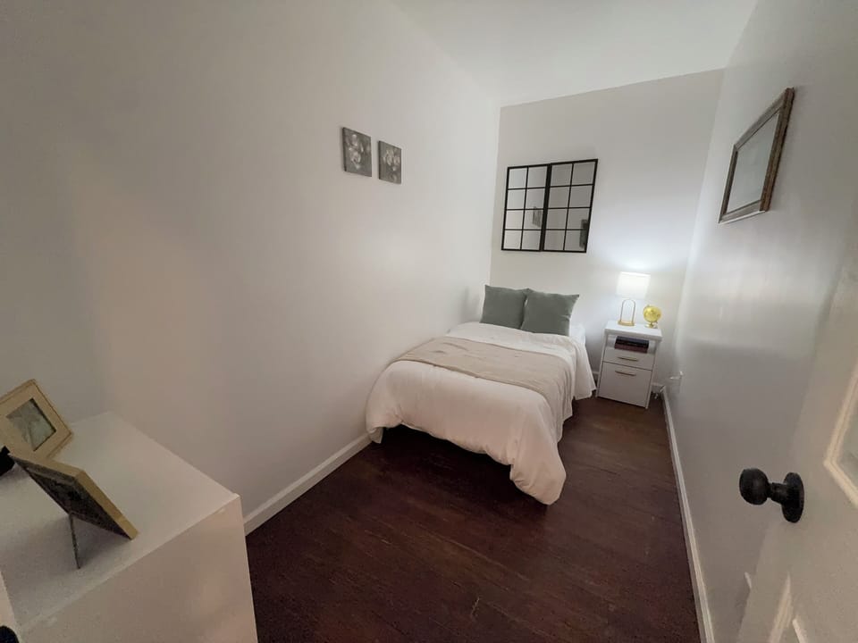 Bedroom #2: Twin