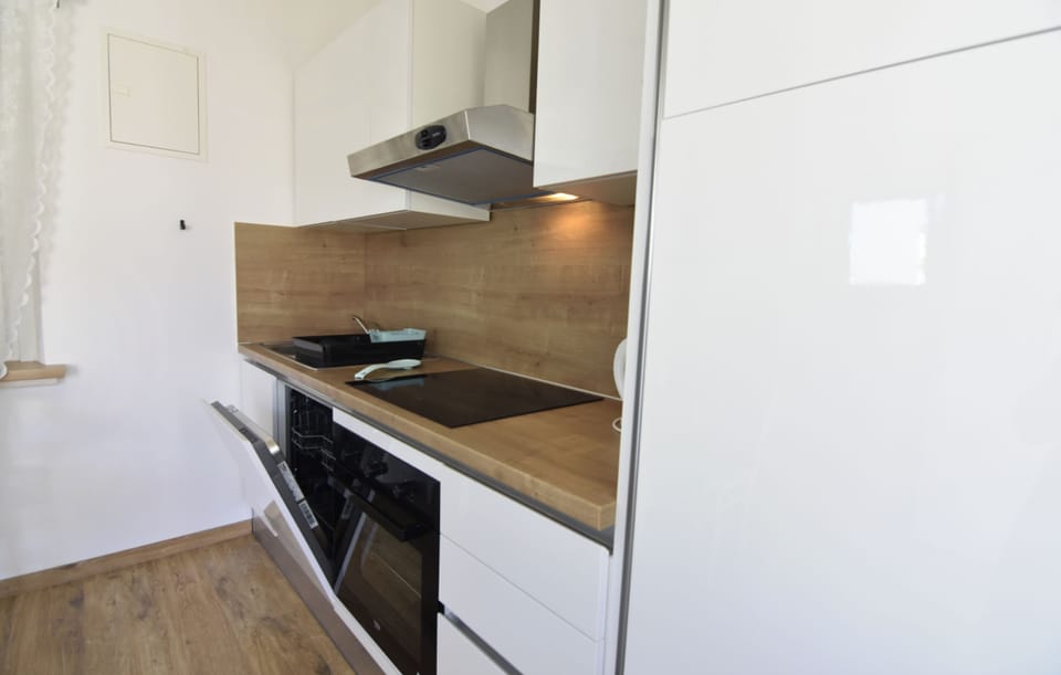 Apartment, 1 Bedroom, Patio, Garden View | Interior