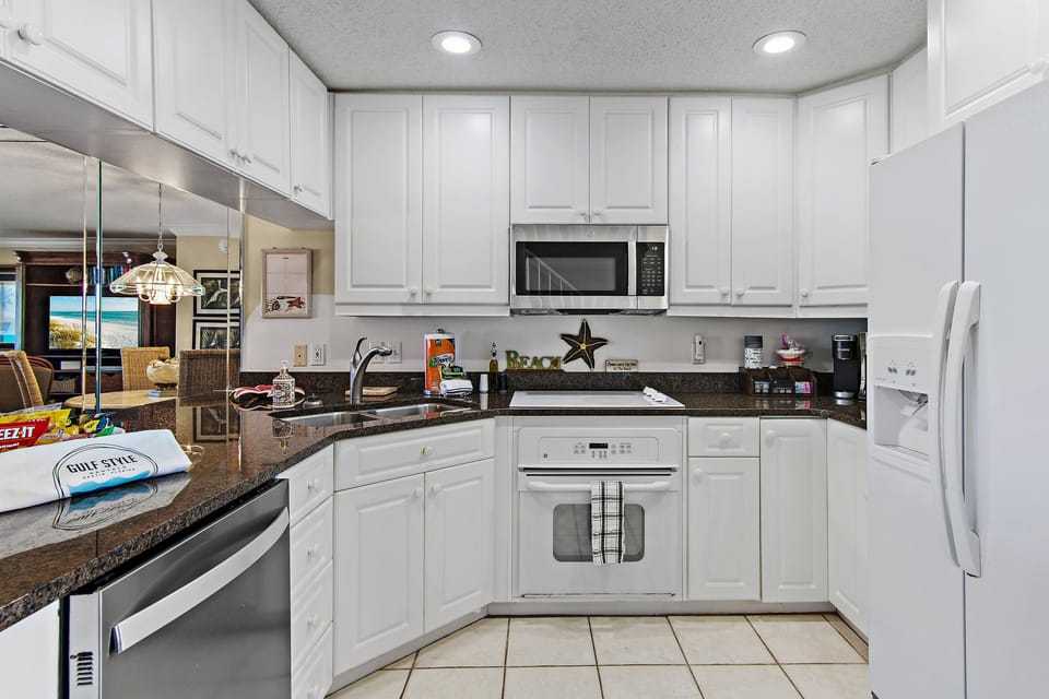 Cook delicious meals in the Fully-Stocked Kitchen while overlooking the Gulf of Mexico! 