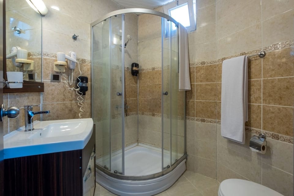 Standard Double or Twin Room, Balcony | Bathroom | Shower, free toiletries, hair dryer, towels