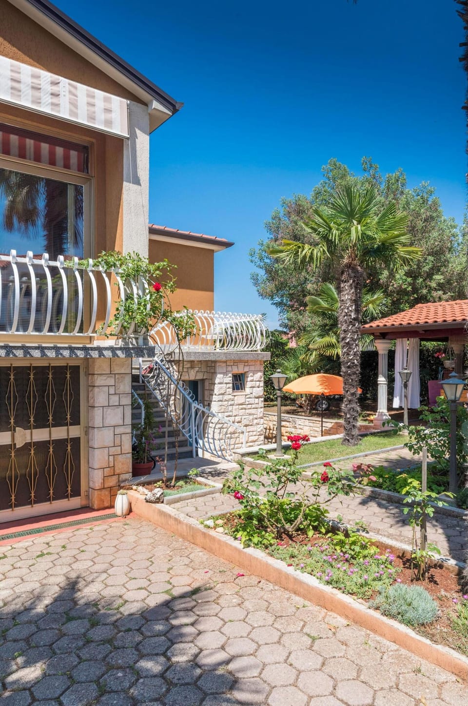 Studio, 1 Bedroom, Patio, Garden View | Property grounds