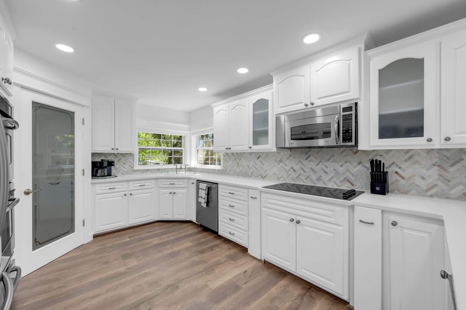 Includes a Dual Drip/Keurig Coffee Maker