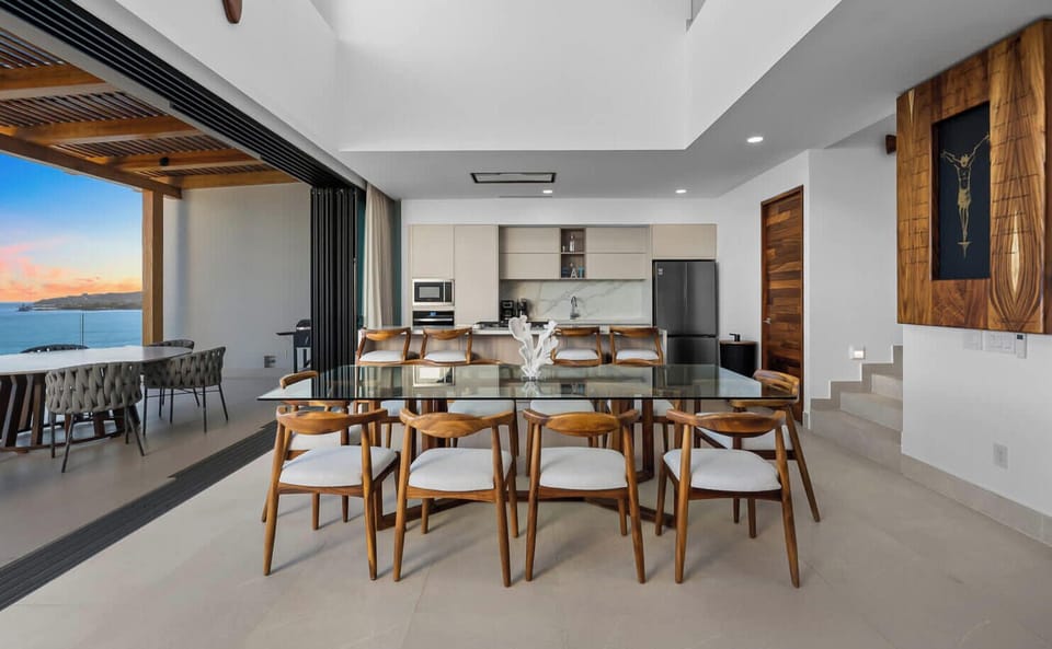 Dining Area – Indoor Table
