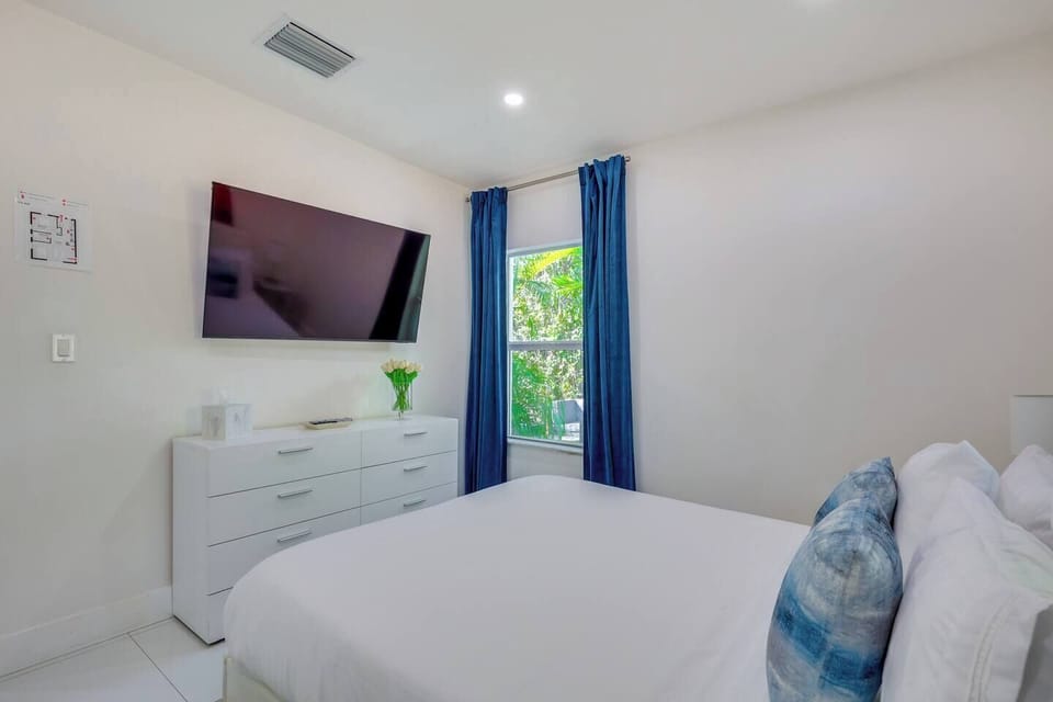 Bedroom | Smart TV