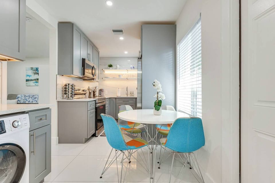 Kitchen & Dining Area