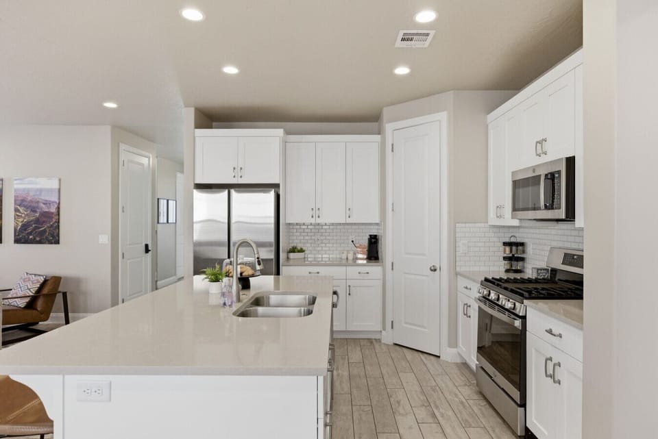 Kitchen Oasis: Enjoy modern appliances and sleek design for culinary adventures!