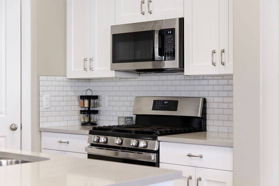 Kitchen Delight: Modern stainless steel appliances and sleek countertops await your culinary adventures!