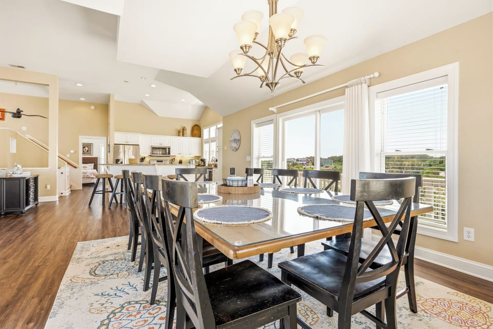 Dining Area - Top Level