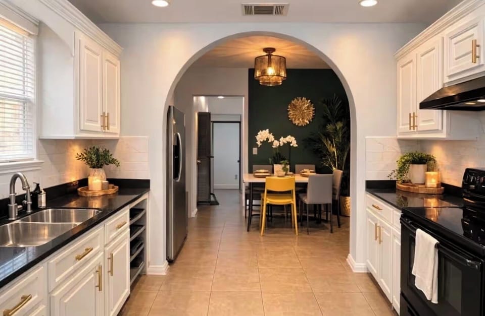 FULL KITCHEN
