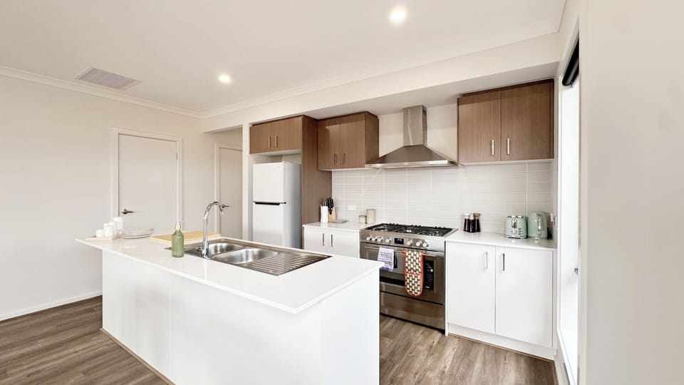 Family House, 4 Bedrooms | Private kitchen | Shared fridge, microwave