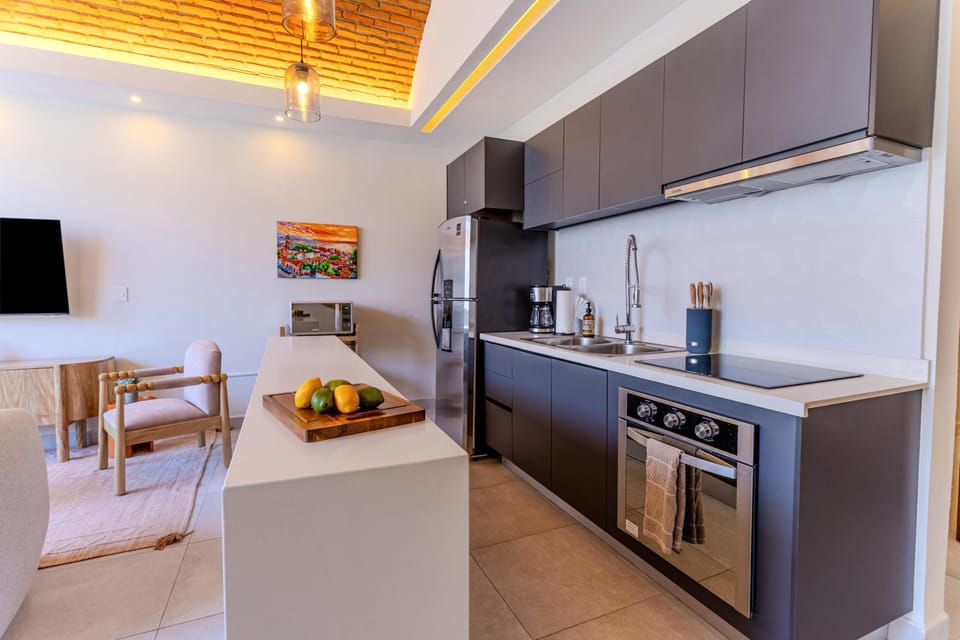 Condo - Image 11