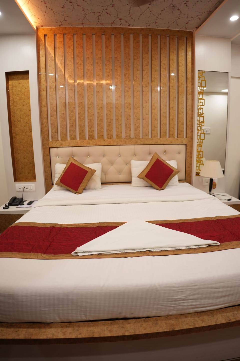 Deluxe Single Room, City View | Desk, laptop workspace