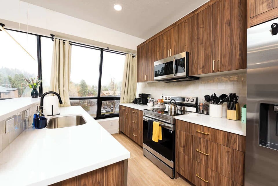Make a waffle or a cup of coffee in this beautiful kitchen with scenic views! 