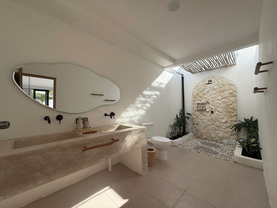 Superior Double Room, Patio, Garden View | Bathroom | Shower, free toiletries, hair dryer (on request), towels