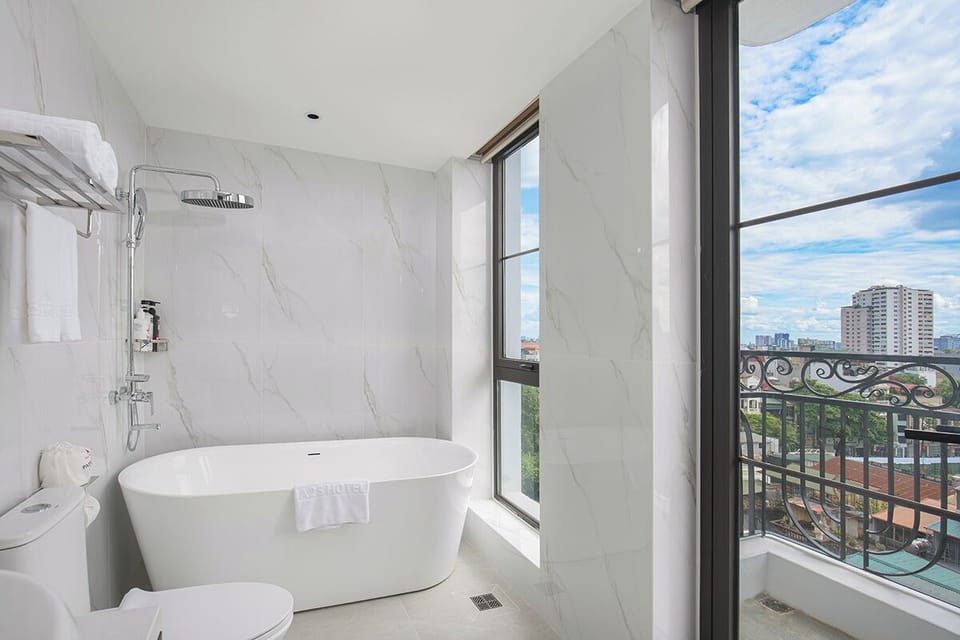 Junior Twin Room | Bathroom | Hair dryer, slippers, towels, soap