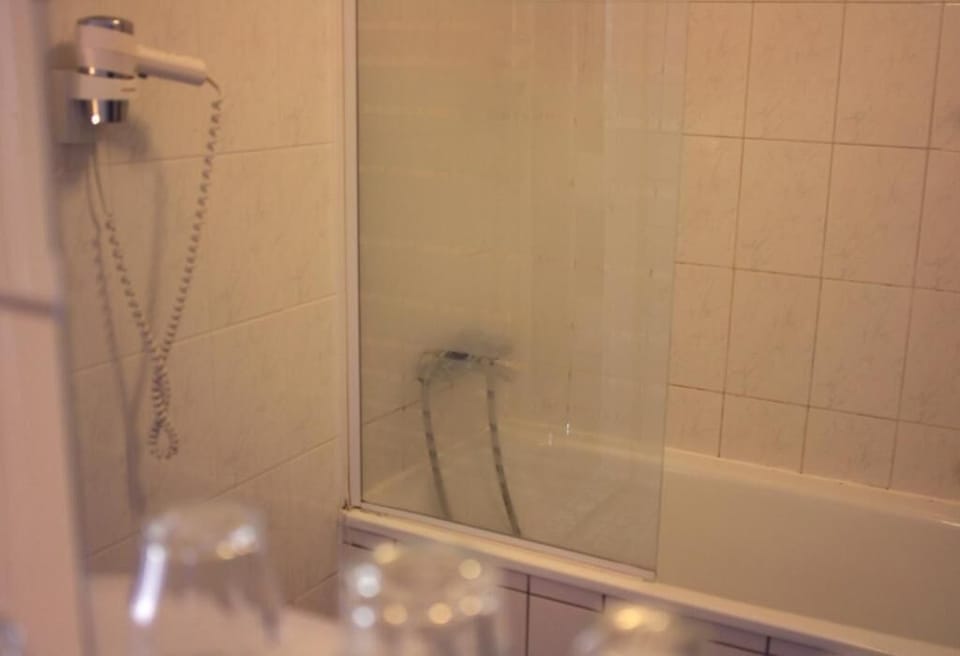 Classic Triple Room, Canal View | Bathroom | Towels, toilet paper